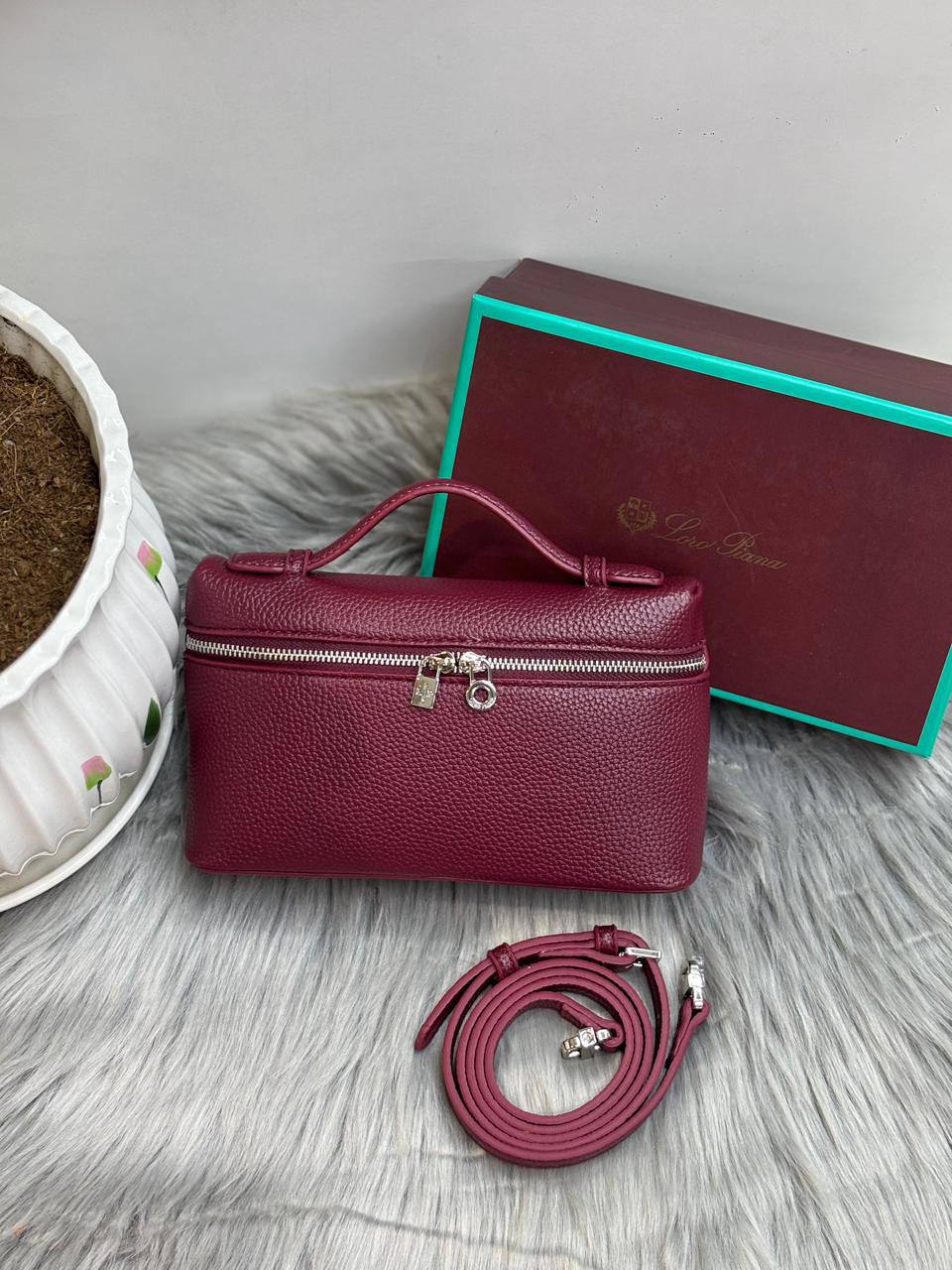 loro piana
SIZE  ………21CM 🥰

80 dhs🪙🌨️

with BOX
🎁🎁🎁

Zain244
♥️♥️♥️