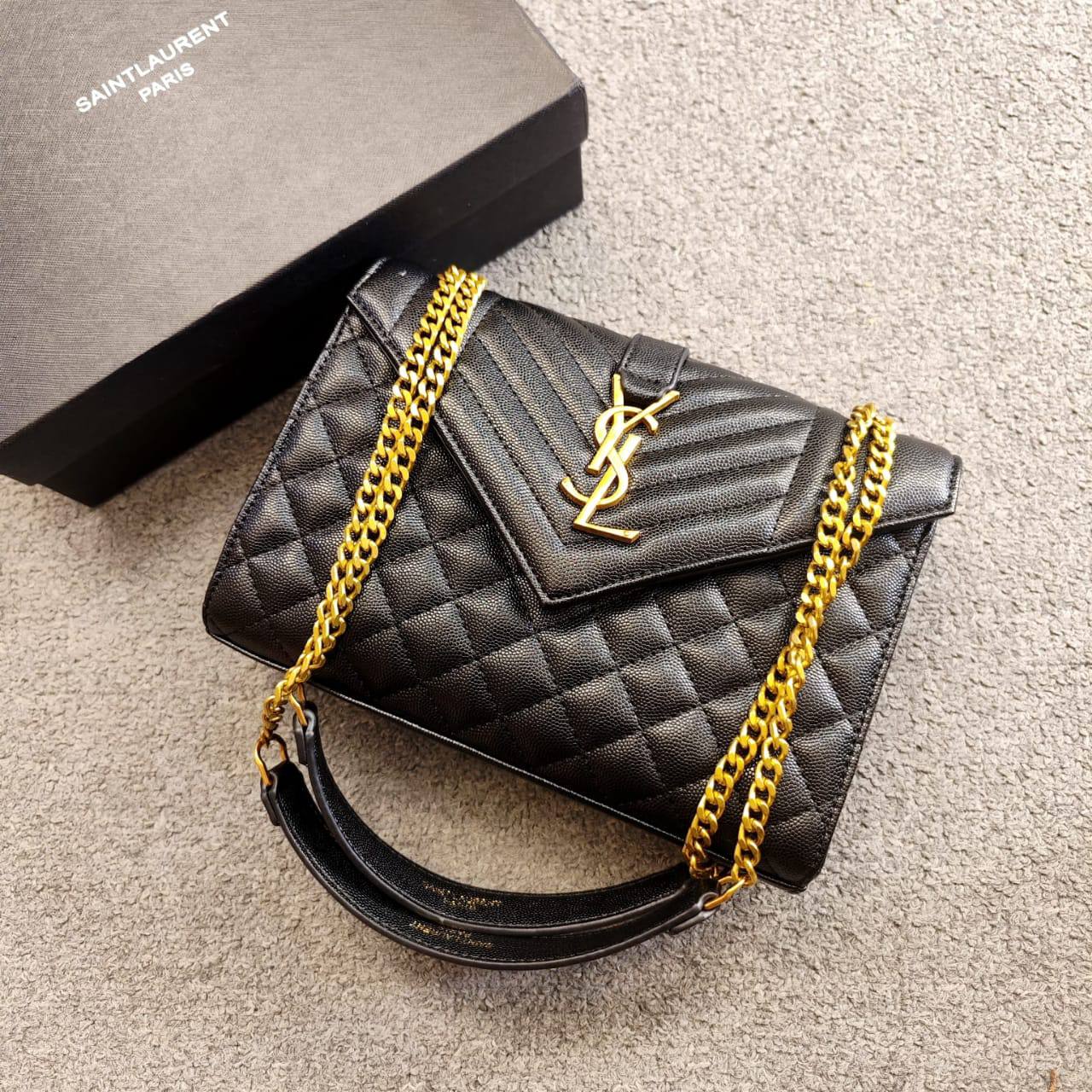 YSL
90 dhs✅
high quality 
with box24cm

Zain26
♥️♥️♥️