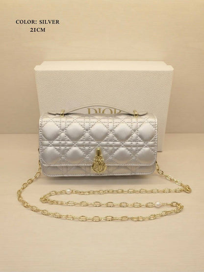 ᴍʏ ᴅɪᴏʀ ᴍɪɴɪ ʙᴀɢ
Dior
ᴛᴏᴘ ʜᴀɴᴅʟᴇ/ ɢᴏʟᴅᴇɴ ᴄʜᴀɪɴ
ᴡɪᴛʜʙᴏx
ʟᴀᴍʙsᴋɪɴ ᴍᴀᴛᴇʀɪᴀʟ
sɪᴢᴇ:𝟐𝟏ᴄᴍ
105 dhs🇦🇪🇦🇪

Zain56
♥️♥️♥️