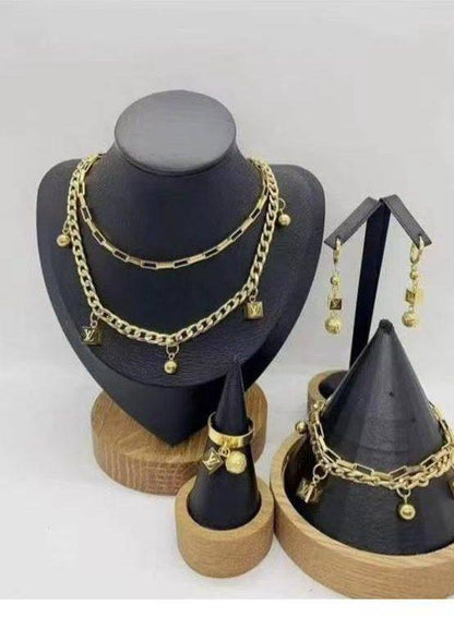 *Stainless steel SET 💯*
Necklace ❤️‍🩹
Earring 🍁
Breslat ❣️
Ring 💍 free size
With normal boxes 📦 
And paper bag 🛍️
45 dhs🪙🌨️

Zain216
♥️♥️♥️