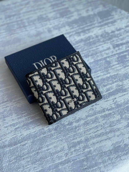 DIOR - Burberry

*Mens Wallet*
*Master Quality*

230 dhs✅

Zain179
♥️♥️♥️