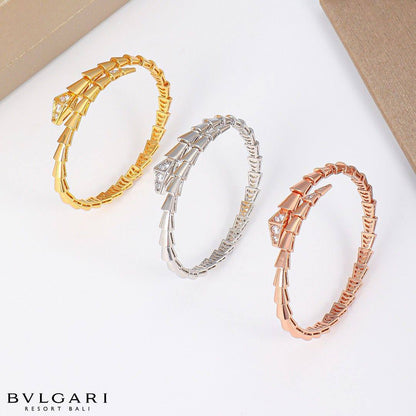 BVLGARI SET
Necklace ✨
Earring 🐦‍🔥
Bangle 💥
Ring 💍 available size 👇
6,7,8,9
Master quality 💯
With normal boxes 🗃️ 
320 dhs🇦🇪🇦🇪

With master box 📦 
350 dhs🇦🇪🇦🇪

Zain216
♥️♥️♥️