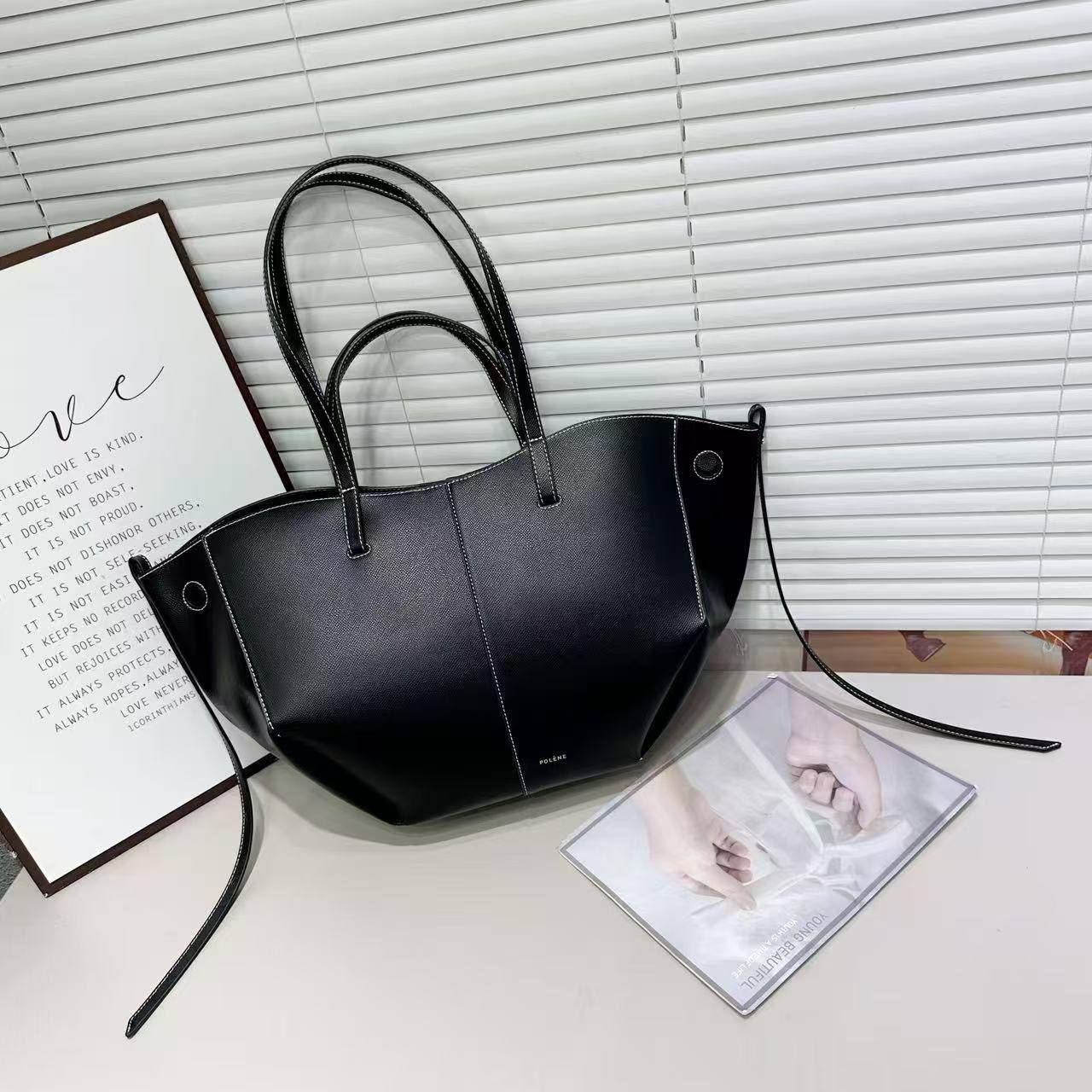 Polene
32*22*13 cm
120 dhs🇦🇪🇦🇪

Zain17
♥️♥️♥️
