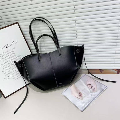 Polene
32*22*13 cm
120 dhs🇦🇪🇦🇪

Zain17
♥️♥️♥️
