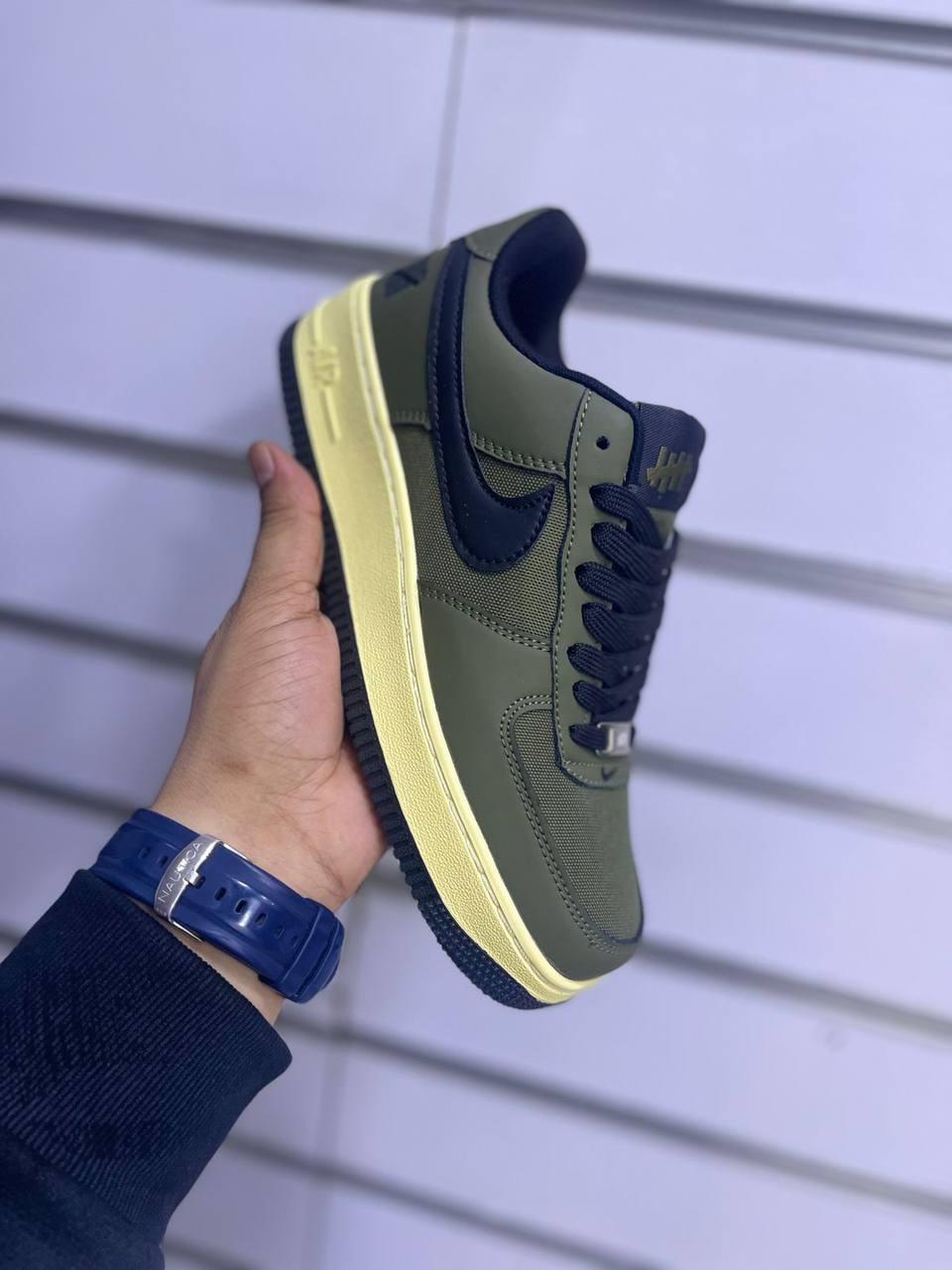 Airforce 1
Size 40 to 45 size
95 dhs✅

Zain27
♥️♥️♥️