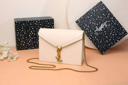 YSL

best quality 
with box
100 dhs🇦🇪🇦🇪

size21CM

Zain290
♥️♥️♥️