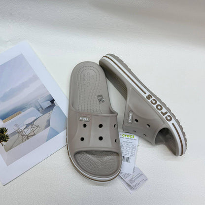crocs unisex
Size 36to45
40 dhs❣️

Zain236
♥️♥️♥️