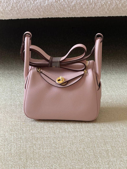Hermes 

mini lindy 18cm💕

master quality😍

with box❤️
340 dhs✅

Zain52
♥️♥️♥️