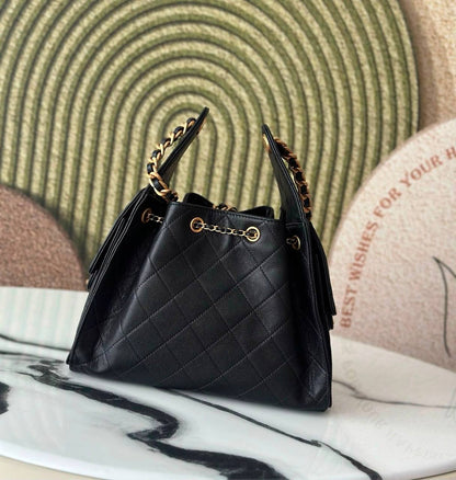 CHANEL
 GOOD QUALITY 
120 dhs💓

Zain295
♥️♥️♥️