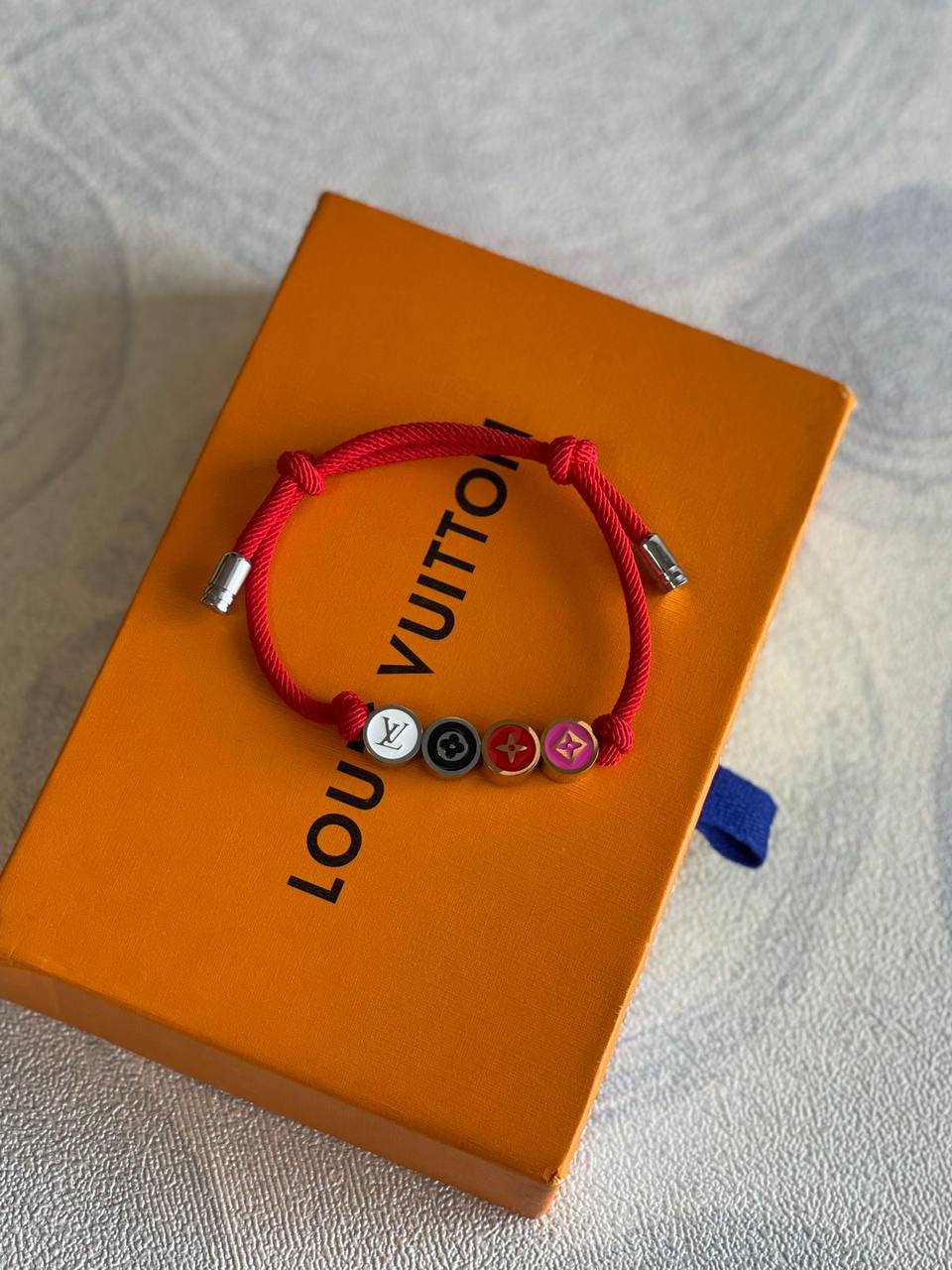 LV
*Bracelet*
*Master Quality*
230 dhs✅

Zain179
♥️♥️♥️