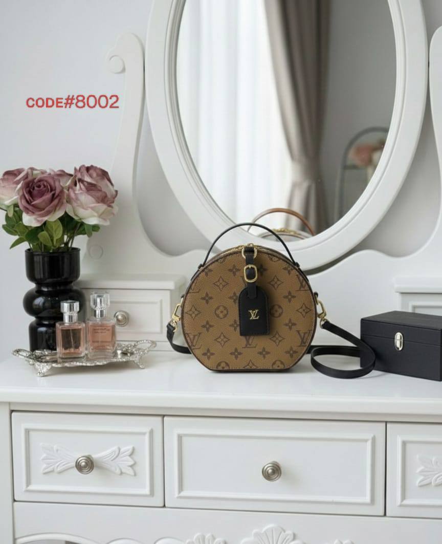 LV
ʙᴏɪᴛᴇ ᴄʜᴀᴘᴇᴀᴜ sᴏᴜᴘʟᴇ
MM ᴍᴏɴᴏɢʀᴀᴍ ᴄᴀɴᴠᴀs
ɢᴏʟᴅ ʜᴀʀᴅᴡᴀʀᴇ
ᴡɪᴛʜ ʟᴏɴɢ ʙᴇʟᴛ sᴛʀᴀᴘ
sɪᴢᴇ : 19 cm
ᴡɪᴛʜ BOX
🎁🎁🎁

75 dhs❣️

Zain31
♥️♥️♥️