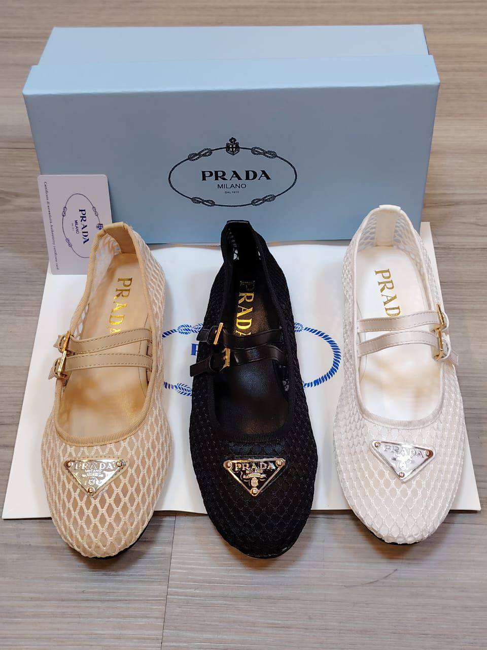 Prada 
Size 36 To 41
100 dhs❤️

Zain120
♥️♥️♥️