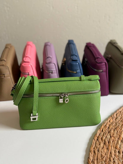 LORO PIANA
19cm
320 dhs🇦🇪🇦🇪
Top quality 
With box🎁

Zain167
♥️♥️♥️