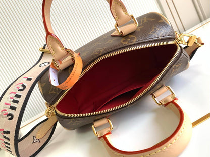 LV Speedy 
Size 20 cm

For Price 👇 WhatsApp✅
0568585901 
0507557372
0552275751 Owner Zain 👌

Zain274
♥️♥️♥️