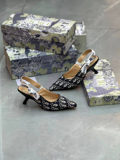 Dior 
100 dhs💓
Size  36. To. 41

Zain80
♥️♥️♥️