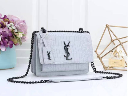 YSL 
120 dhs✅
size 22cm

Zain161
♥️♥️♥️