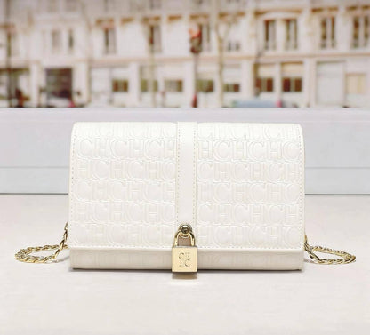 CH
95 dhs🪙
size：19.5×12.5×5cm

Good quality 

with box
🎁🎁🎁

Zain39
♥️♥️♥️