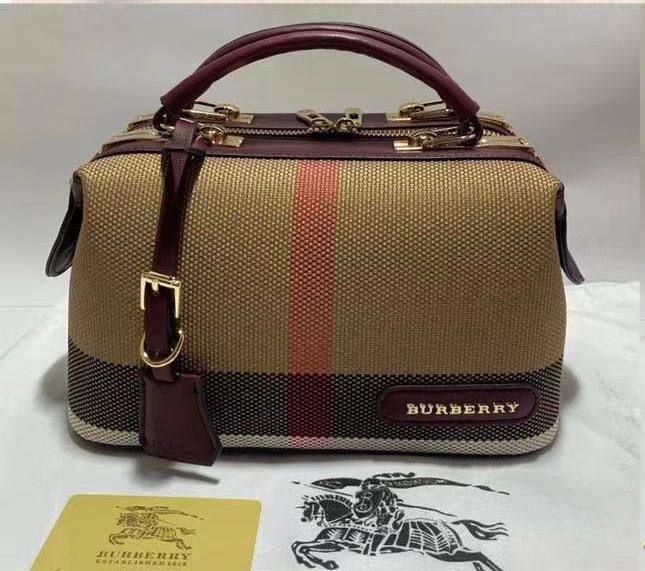 Burberry - Dior

GOOD QUALITY 💯
110 dhs🪙🌨️
Without box 

Zain269
♥️♥️♥️