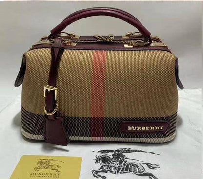 Burberry - Dior

GOOD QUALITY 💯
110 dhs🪙🌨️
Without box 

Zain269
♥️♥️♥️