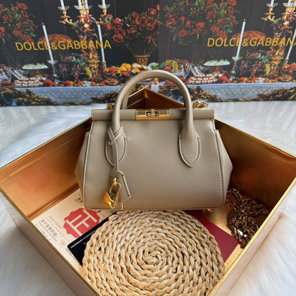 D&G
Super Master Quality
AAA+
For Price 👇 WTSP Text Zain 0568585901
0507557372
0544061607

Zain274
♥️♥️♥️