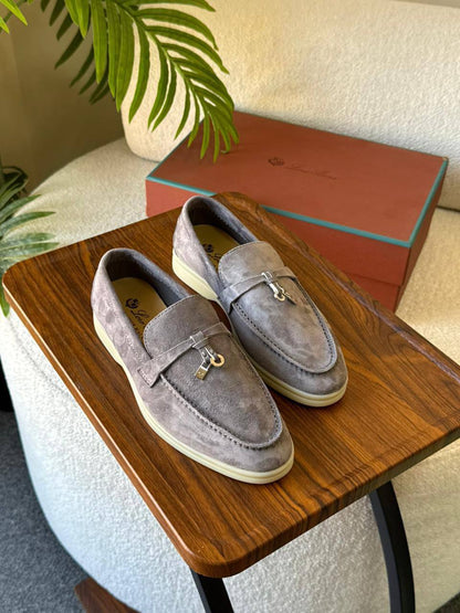 LORA PIANA 
SuperMaster Quality 💯
450 dhs💓
Size:36-41💥

Zain171
♥️♥️♥️