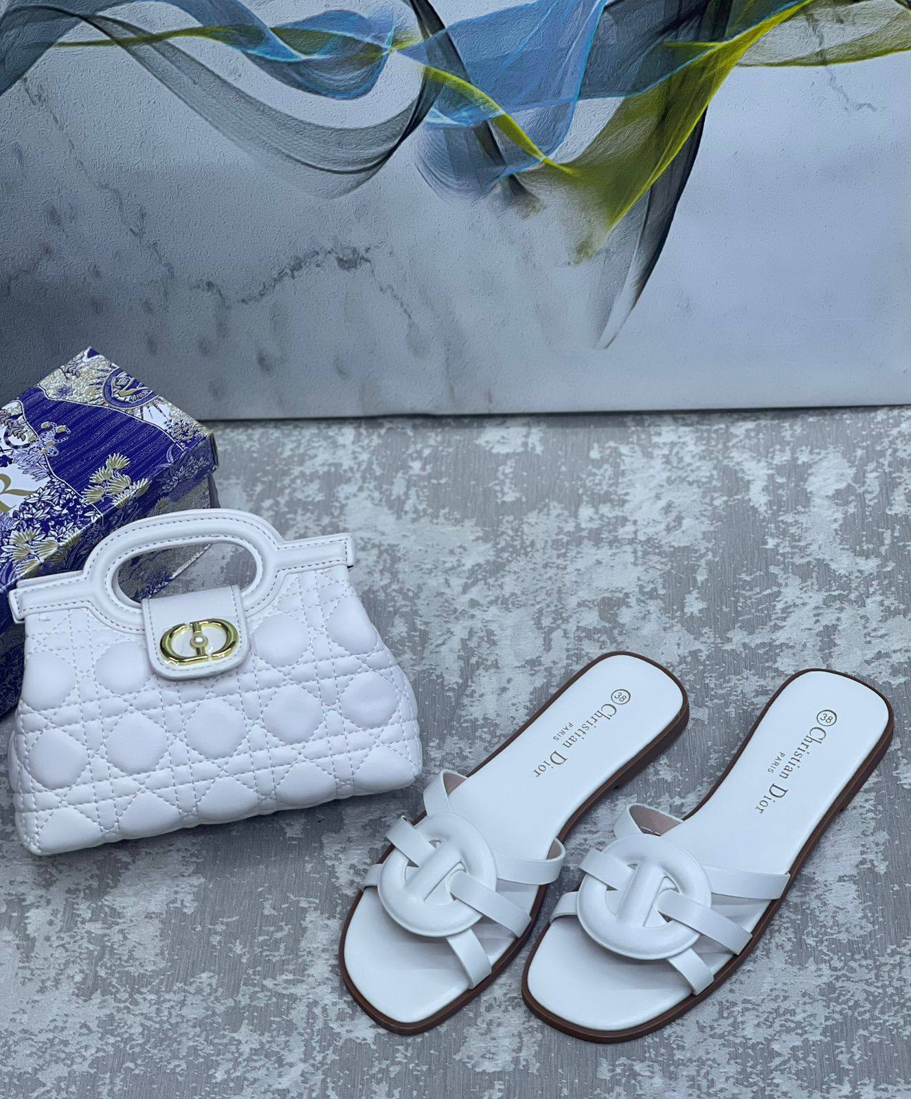 Dior
Bag&shoes. Set.  
170 dhs❣️

Zain175
♥️♥️♥️