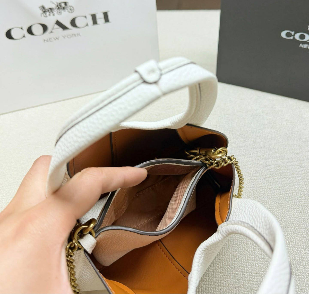 COACH

LanaSMALL 

SIZE NEW 

CAME GOOD QUALITY 

WITH BOX 
100 dhs🇦🇪🇦🇪

Size:20cm

Zain295
Zain39
Zain17
♥️♥️♥️