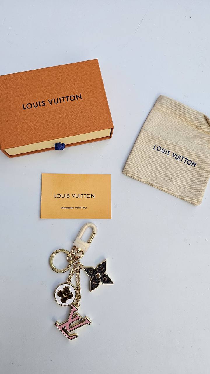 Lv master 
Bag charms 
New arrival
75 dhs✅

Zain107
♥️♥️♥️