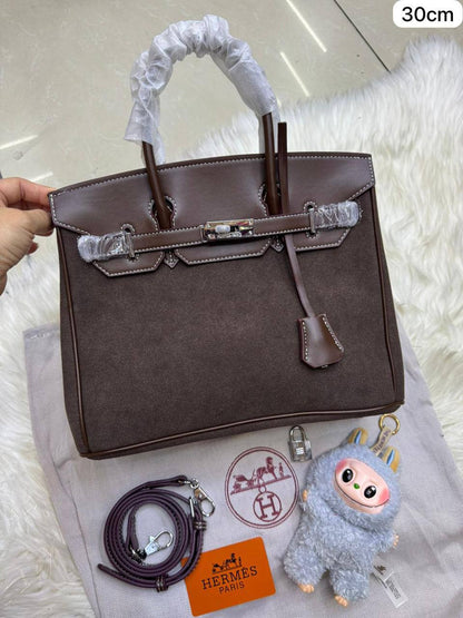 💎Hermes Birkin Suede new 🌟
1⃣️ First quality 
Size : 30 * 22  cm
120 dhs🌺

Zain115
♥️♥️♥️