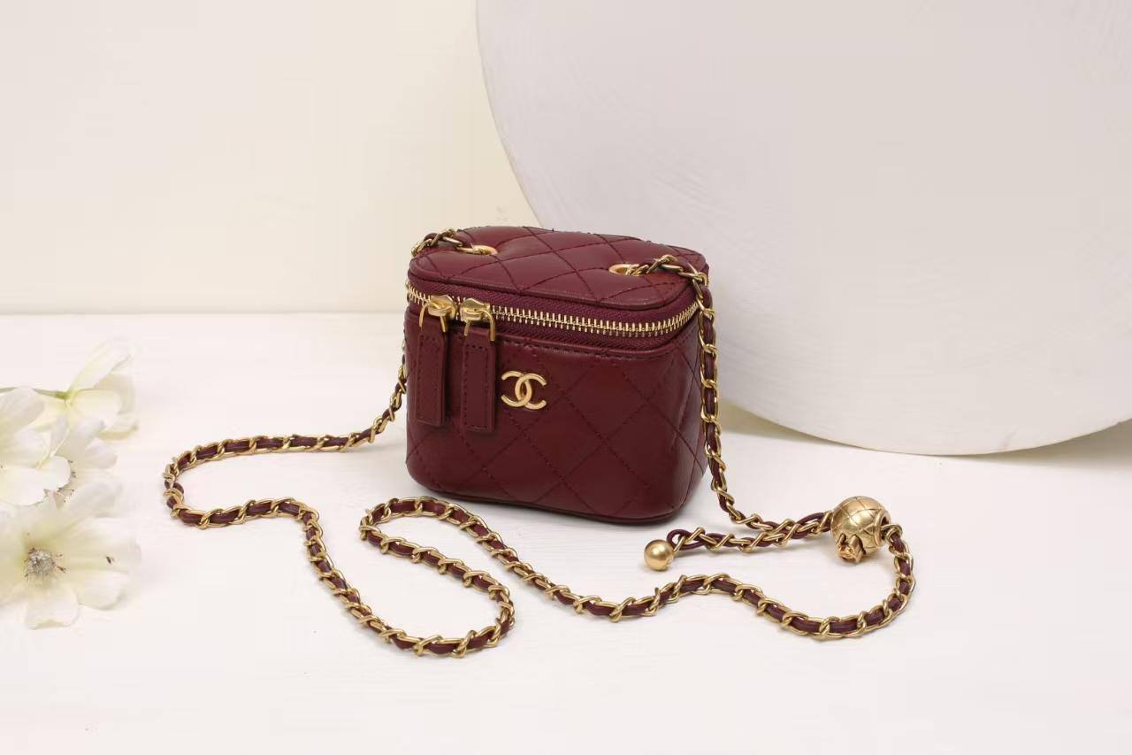 Chanel
with box
110 dhs✅
good quality

Zain194
Zain161
♥️♥️♥️