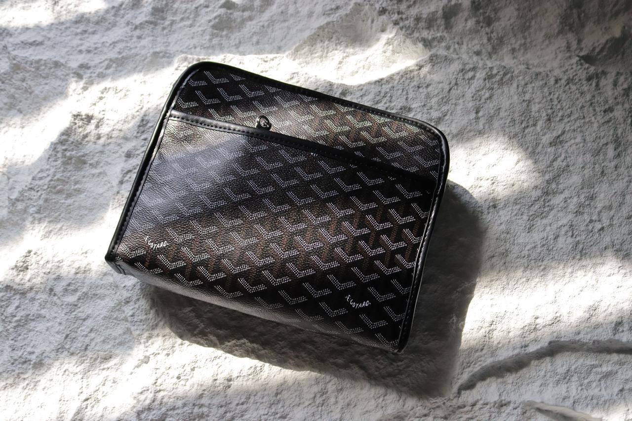 Goyard Men's Clutch 
80 dhs🪙🌨️

Zain33
♥️♥️♥️