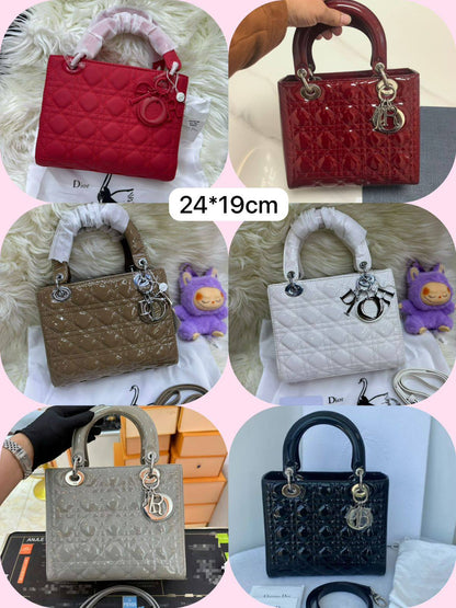 Lady Dior 

1️⃣ First Quality

Size: 24 * 19 cm

100 dhs🇦🇪🇦🇪

Zain115
♥️♥️♥️