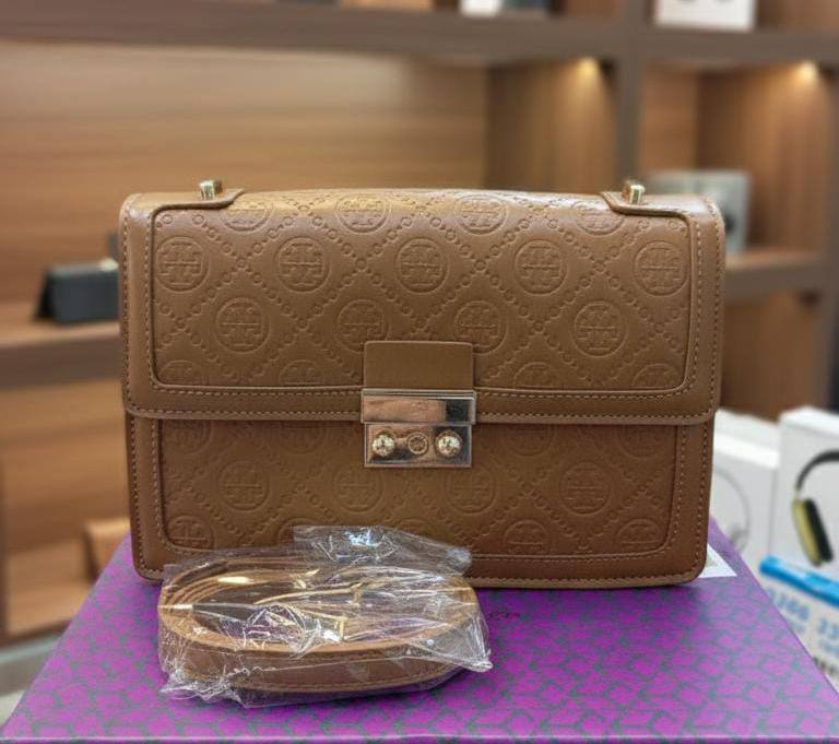 Tory Burch
Good quality 

with box 
🎁🎁🎁

80 dhs❤️

Zain186
♥️♥️♥️