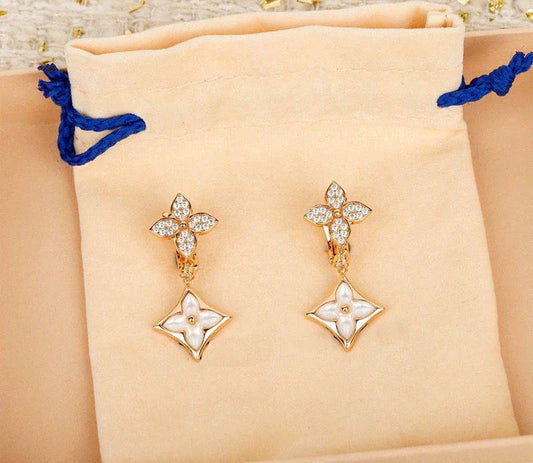Louis Vuitton 🦋*
Necklace ❤️‍🔥
Earring❣️
Master quality 💯
With normal boxes 📦 
90 dhs🪙💕
With master box 🗃️ 
105 dhs🪙💕

Zain216
♥️♥️♥️