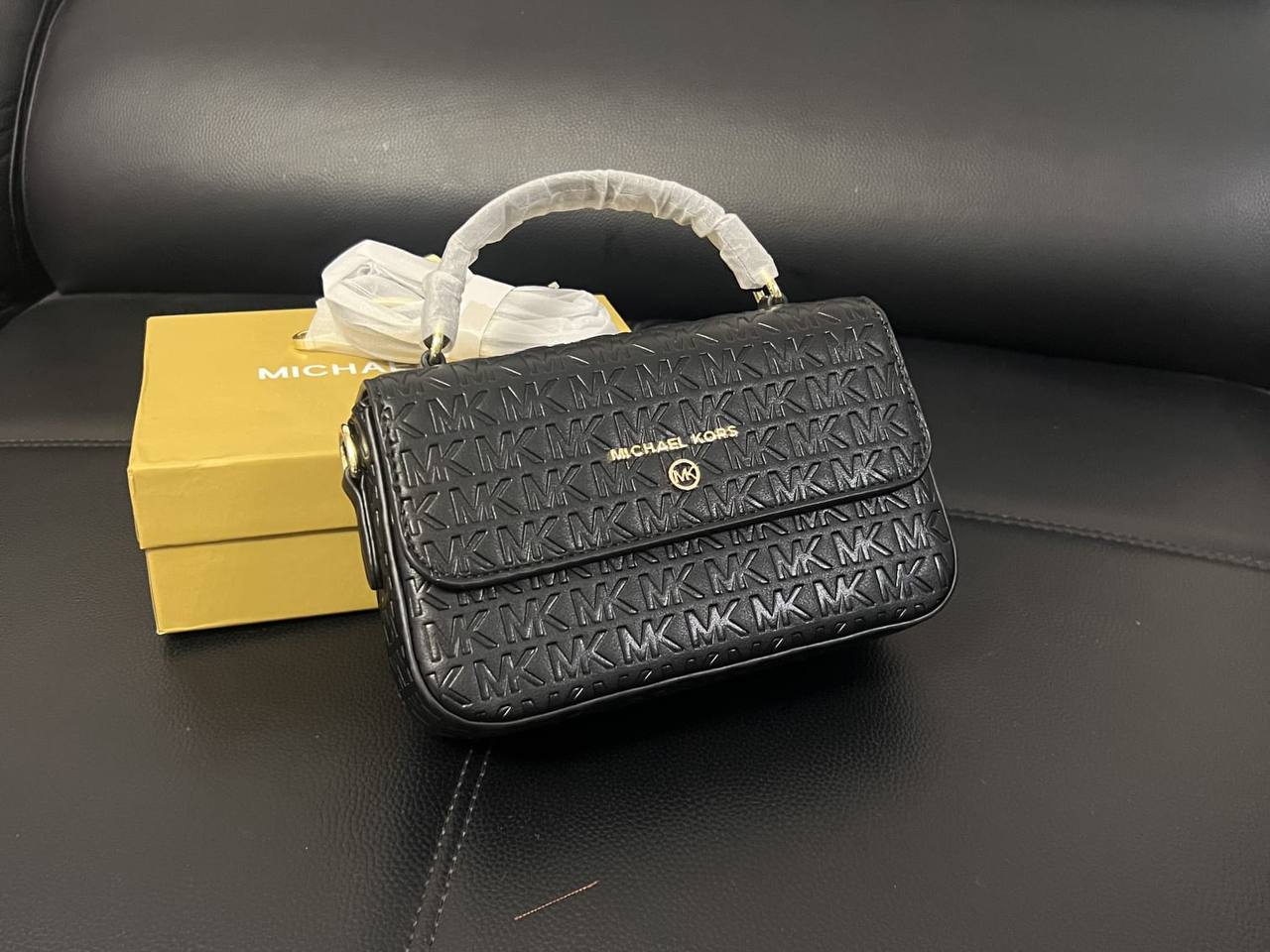 MK
Aigner
90 dhs🇦🇪🇦🇪
size 20cm
with box

Zain26
♥️♥️♥️