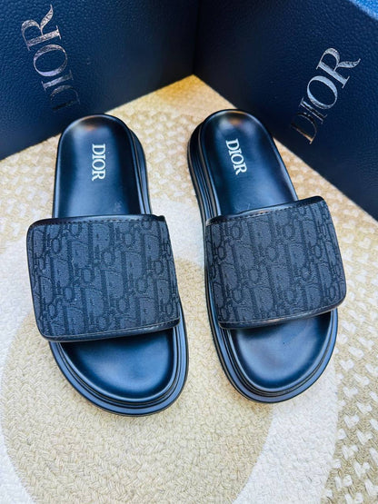 Dior
Size 40-46 
150 dhs✅

Zain57
♥️♥️♥️