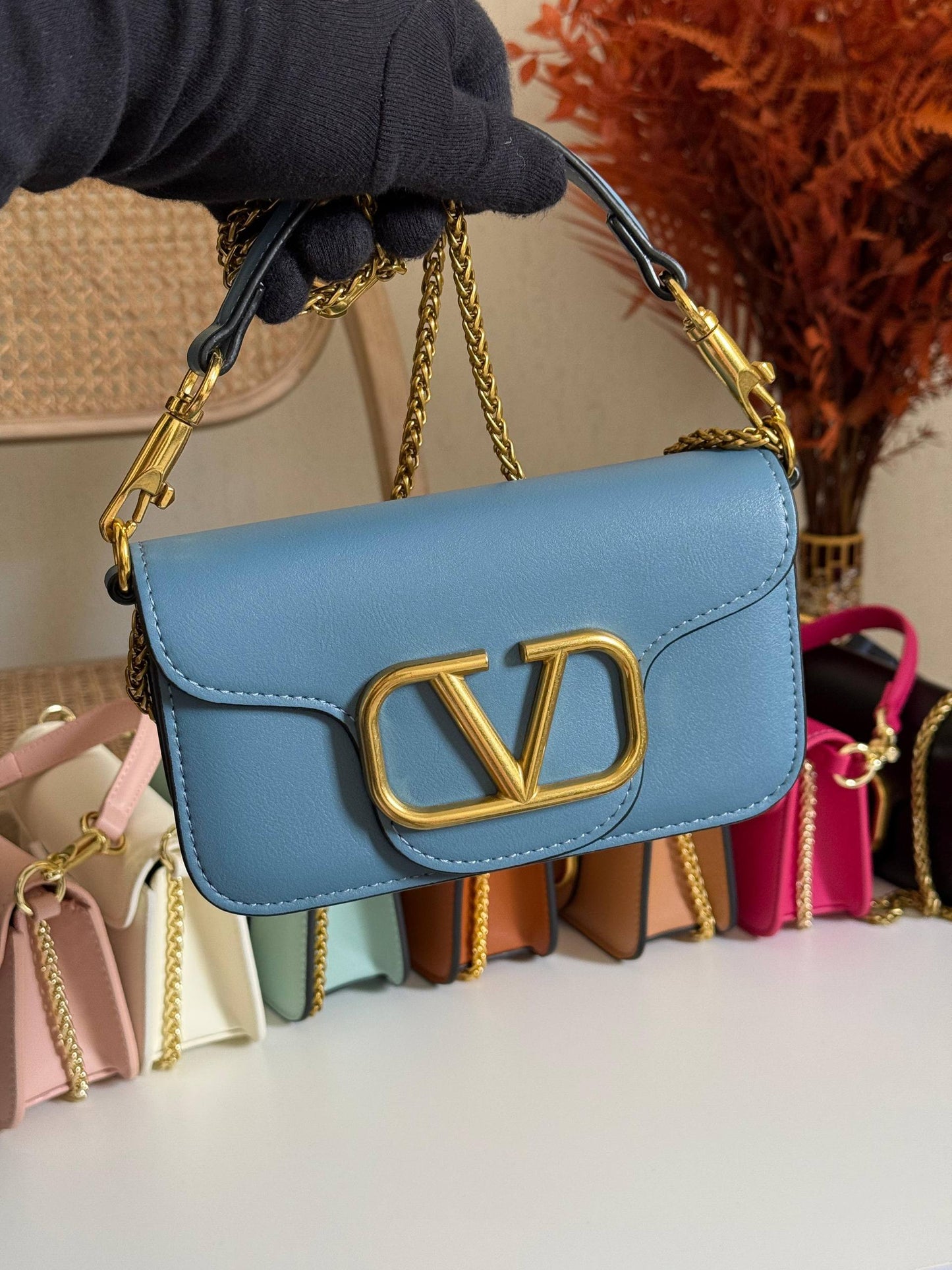 VALENTINO

20cm
350 dhs🗽

Top quality 
With box🎁

Zain167