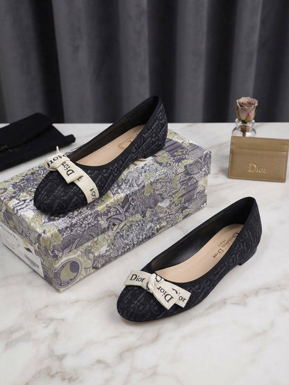 DIOR BALLERINA

GOOD QUALITY
100 dhs🇦🇪🇦🇪

36-41

Zain40
♥️♥️♥️