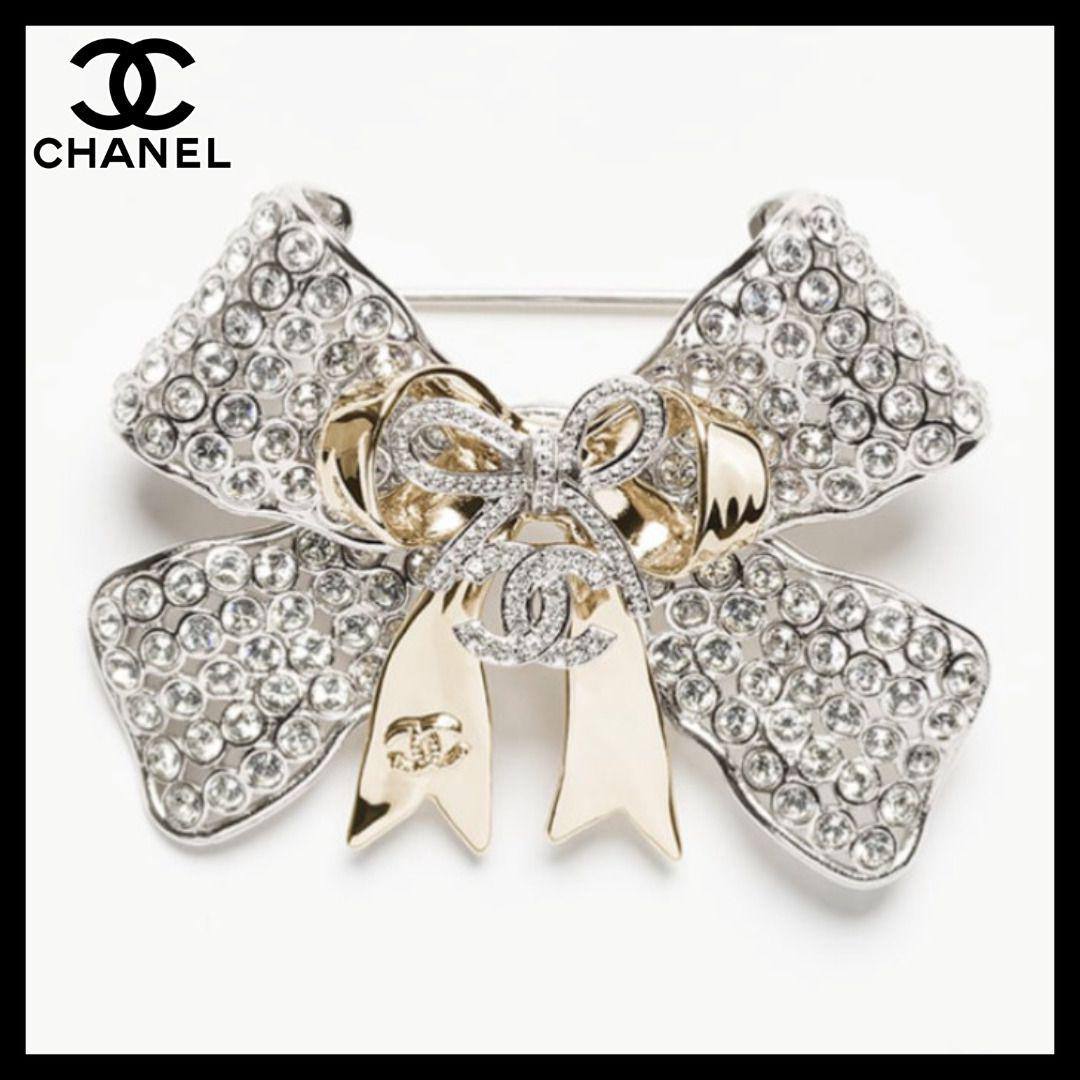 CHANEL
Brooch 
*Master*🍃🍃
45 dhs💓

Zain263
♥️♥️♥️