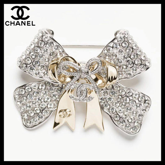 CHANEL
Brooch 
*Master*🍃🍃
45 dhs💓

Zain263
♥️♥️♥️