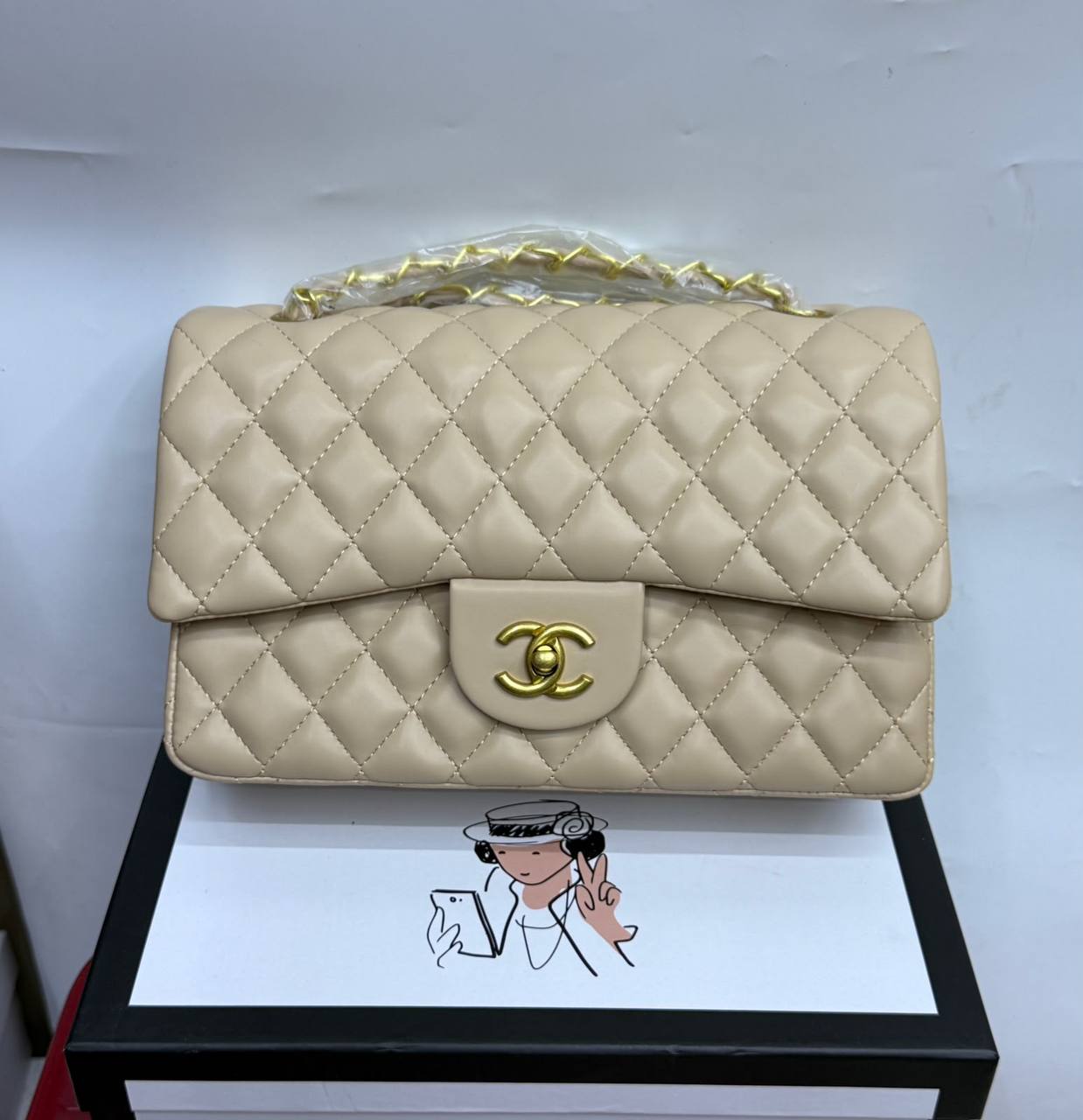 Chanel
New arrival 
Size 25cm
120 dhs🇦🇪🇦🇪
With box 📦

Zain70
♥️♥️♥️