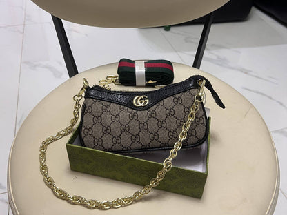 Gucci

90 dhs🇦🇪🇦🇪

with box
size 19cm

Zain26
♥️♥️♥️