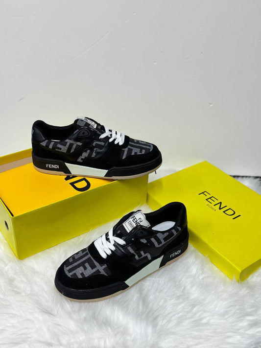 Fendi🔥
New arrived 
Shoes 
Size 36 to 41
135 dhs🪙🌨️

Zain21
♥️♥️♥️