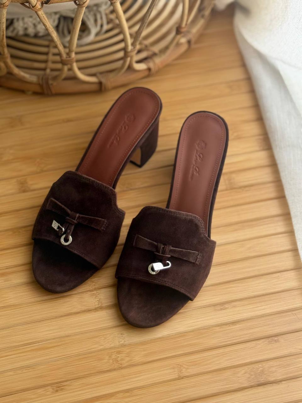 Loro Piana
AAA Quality
𝘀𝗶𝘇𝗲 𝟯𝟲 𝘁𝗼𝗼 𝟰𝟮 
450 dhs💓

Zain303
♥️♥️♥️