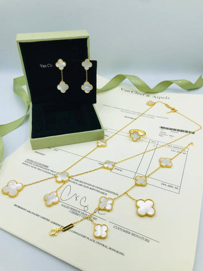 VANCLEAF SET
MASTER💫✨

230 dhs🇦🇪🇦🇪

WITH BOX AND PAPER BAG🛍️🎁


Zain89
♥️♥️♥️