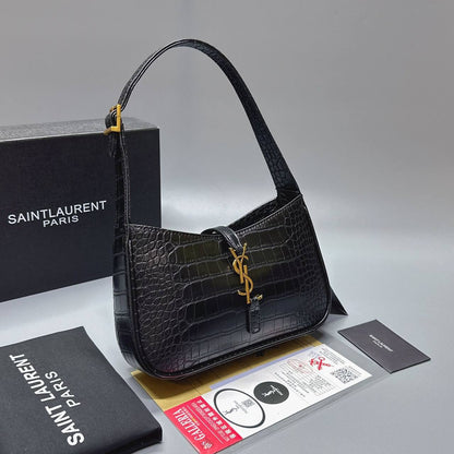 YSL 
 GOOD QUALITY
 WITH BOX 
🎁🎁🎁

110 dhs✅

Zain295
♥️♥️♥️