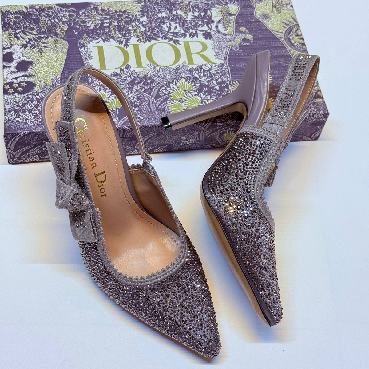 New Came😍

Dior Heel
115 dhs🇦🇪🇦🇪

Size:36-41

Withbox & paper Bag

Zain40
♥️♥️♥️