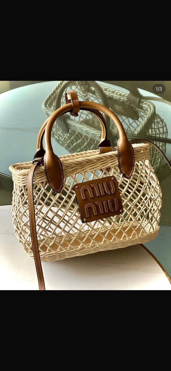 Miu Miu
Master
Small 250 dhs✅
Big     270 dhs✅

Zain141
♥️♥️♥️