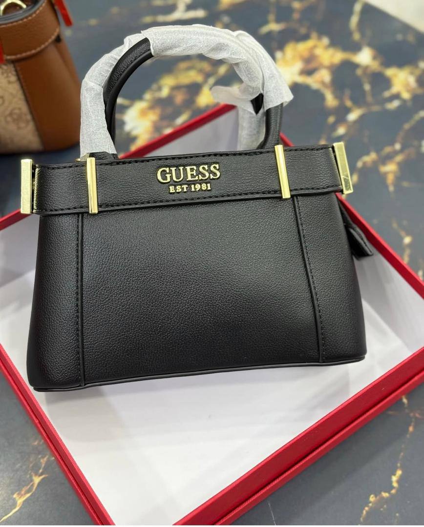 Guess

110 dhs✅

high quality 

With box
🎁🎁🎁

Zain26
♥️♥️♥️