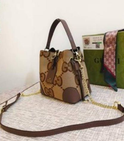 Gucci
LV
100 dhs🇦🇪🇦🇪

with box

Zain26
♥️♥️♥️